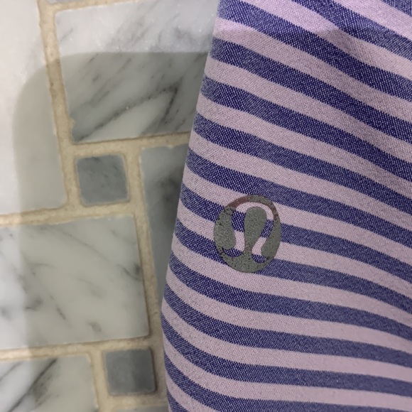 Lululemon size 4 womens purple striped shorts - Picture 3 of 3